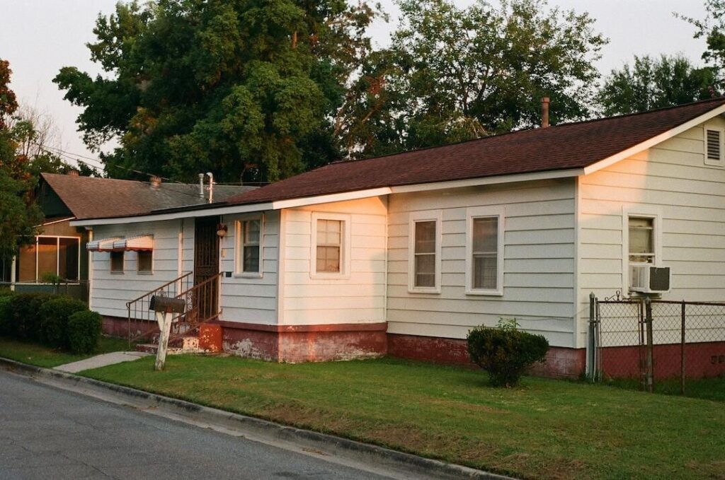 Exploring the Freedom and Flexibility of Owning a Mobile Home on Wheels