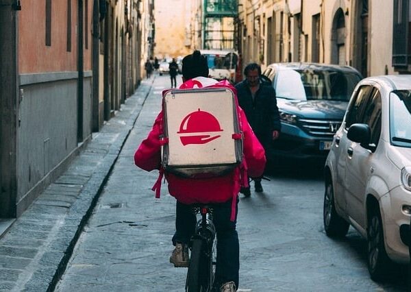 The Influence of Social Media on Food Delivery Trends and Customer Preferences