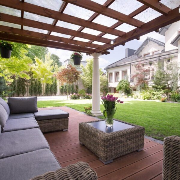 Creating an Outdoor Oasis: Designing a Luxurious Louvered Pergola Retreat