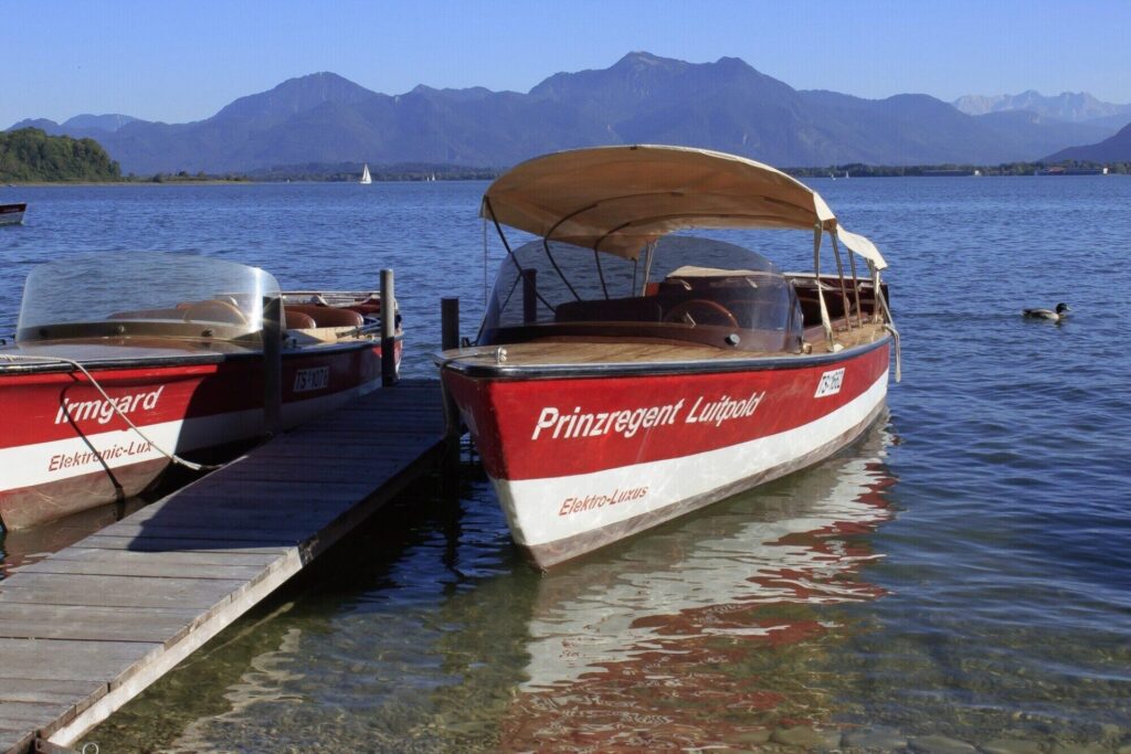 Top Tips for Choosing the Perfect Boat Moorage Location