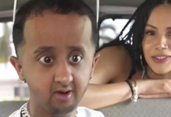  Inside the Baby Alien Fan Bus: Exploring the Phenomenon