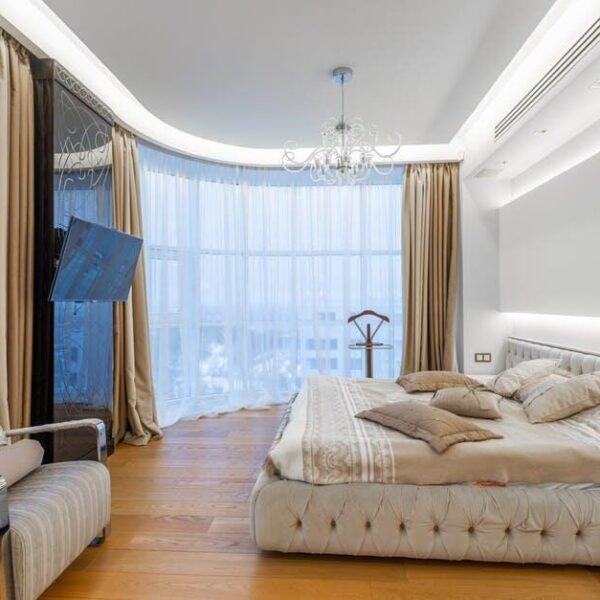Why Sharing a Three-Bedroom Apartment is Ideal for Off-Campus Living