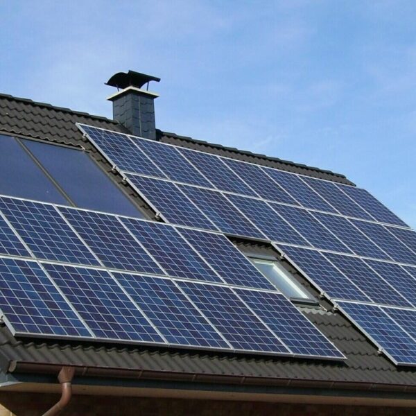 Maximizing Energy Efficiency with Solar Hybrid Inverters