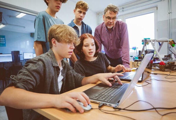 The Advantages of Choosing a STEM School for Your Education