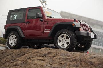 2017 Jeep Wrangler owner's tornillos interior can help you fix interior issues and extend your vehicle's life.